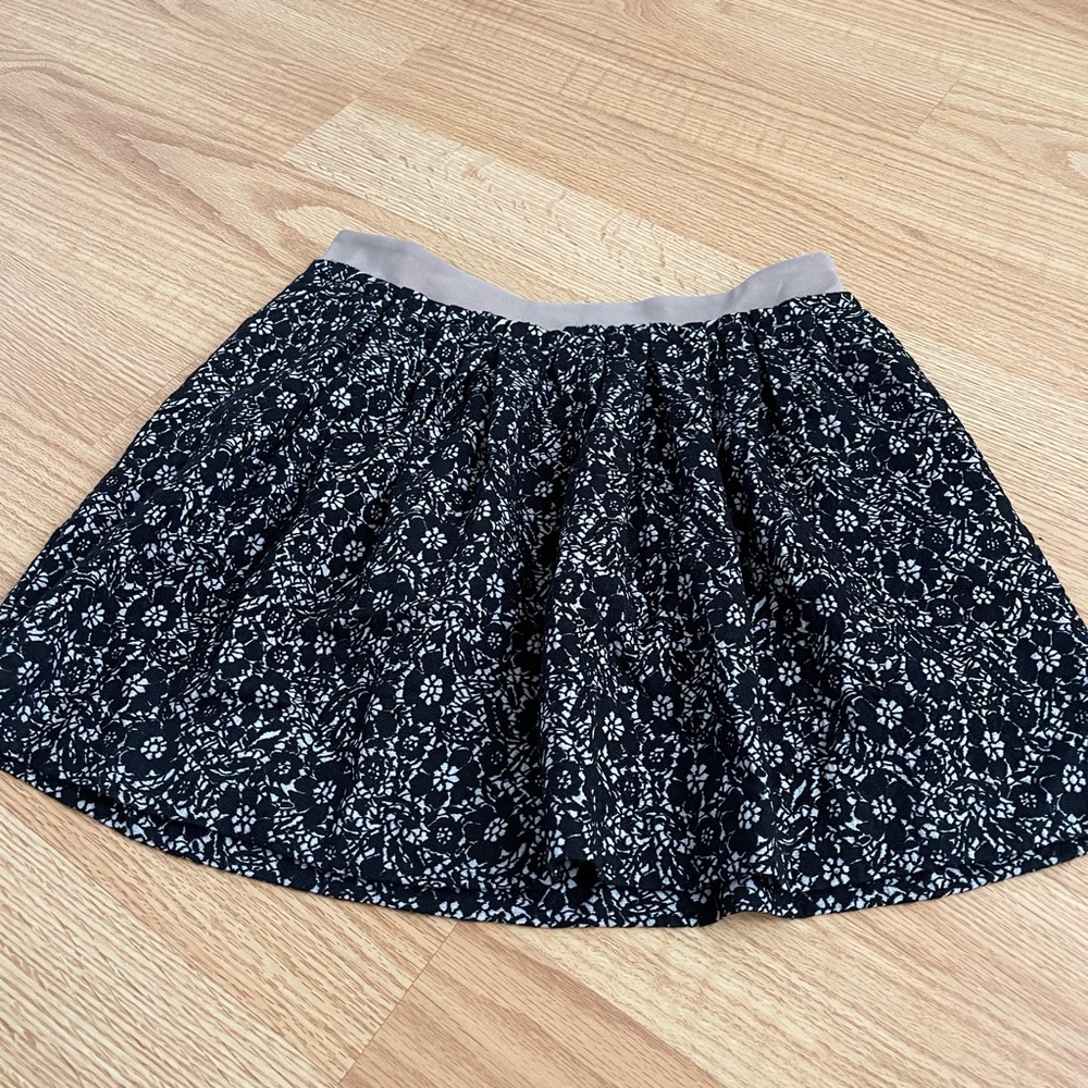 Massimo Dutti Black/White Floral Pleated Mini Skirt